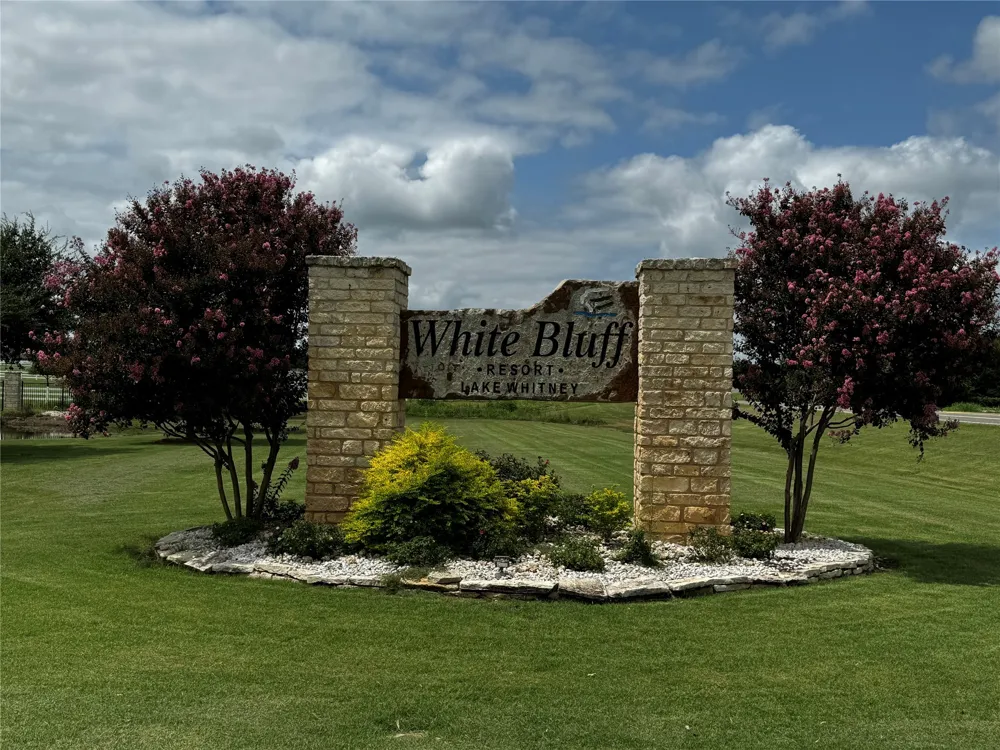 4044 High Point Drive Whitney, TX 76692